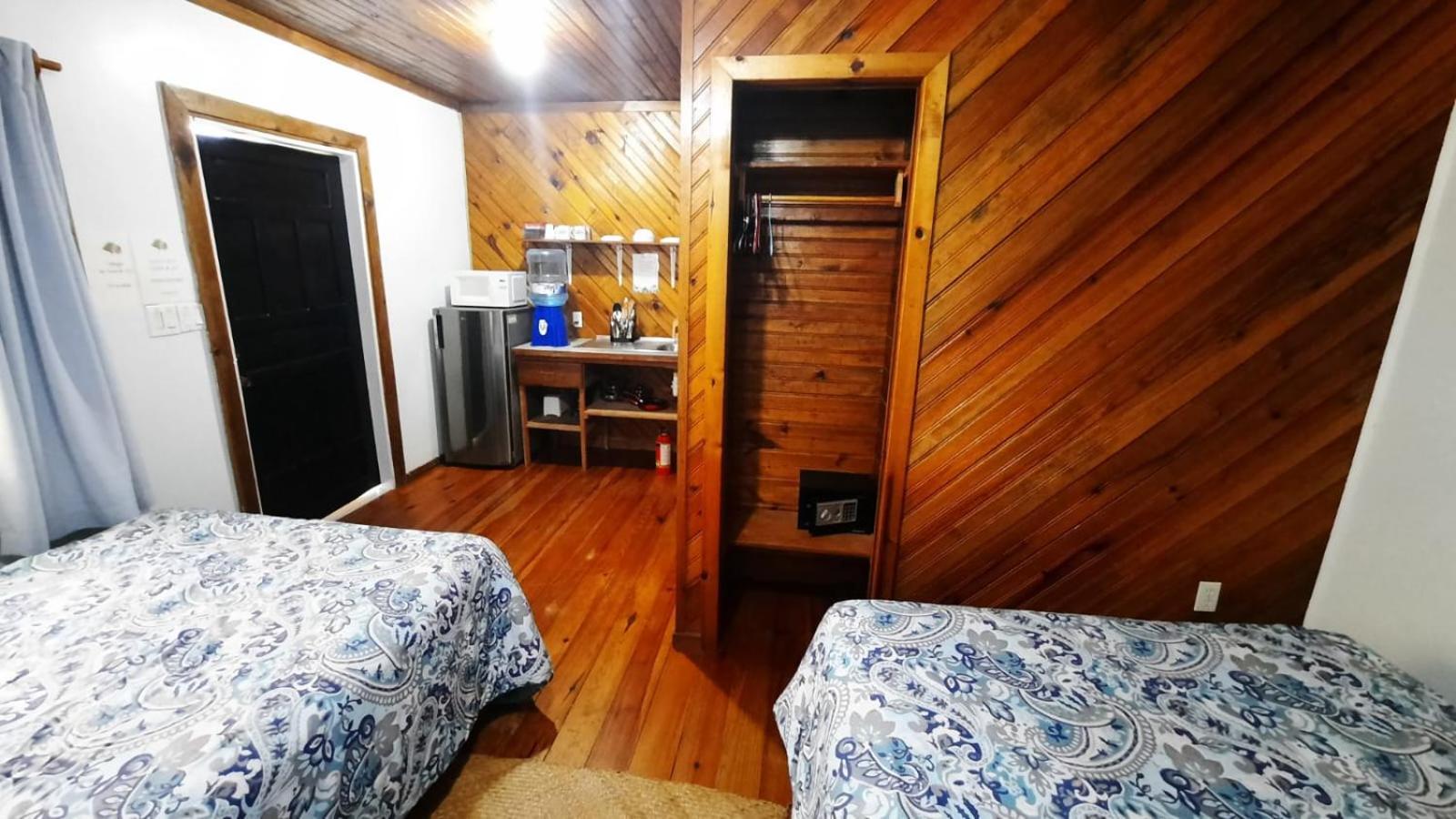 Guava Grove Resort & Villas Sandy Bay Quarto foto